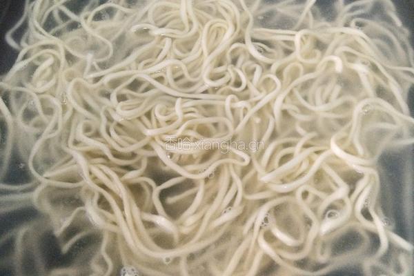 肉酱拌面的做法图解3