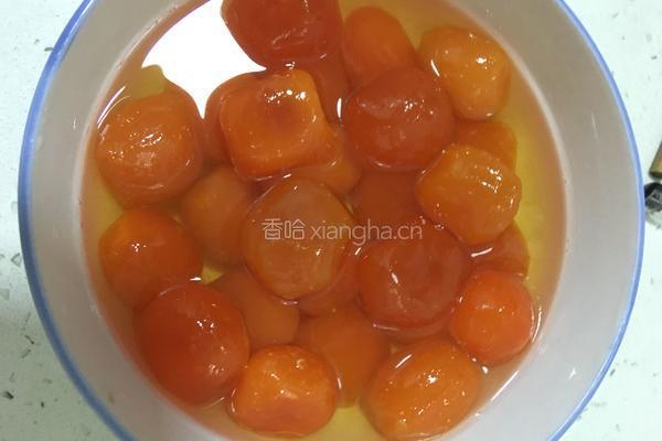 豆沙蛋黄月饼的做法图解2