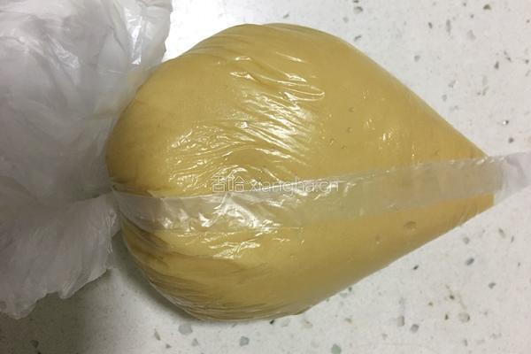 豆沙蛋黄月饼的做法图解8