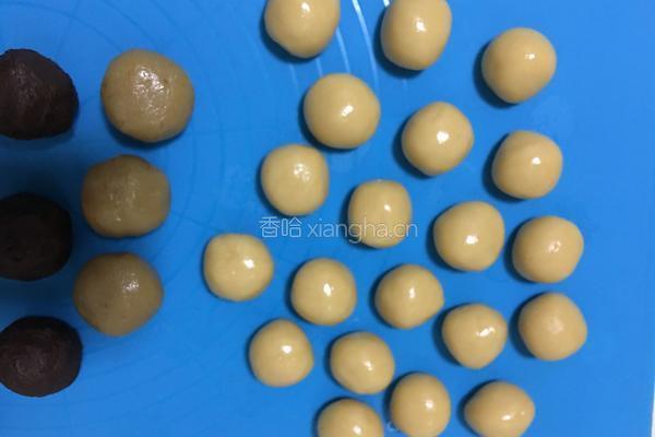 豆沙蛋黄月饼的做法图解9