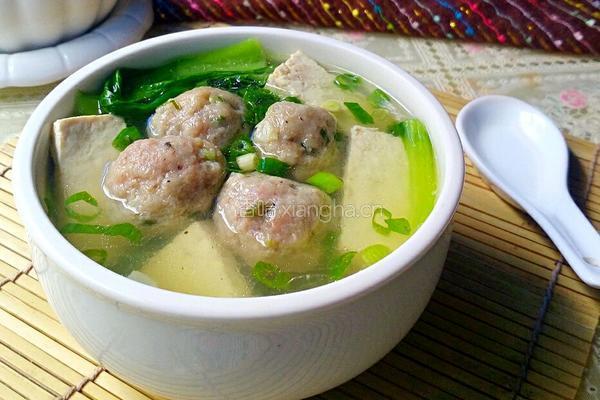 青菜豆腐丸子汤的做法图解1