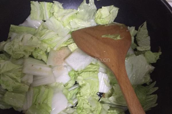 丸子白菜炖粉条的做法图解4