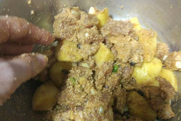 粉蒸土豆排骨的做法图解4