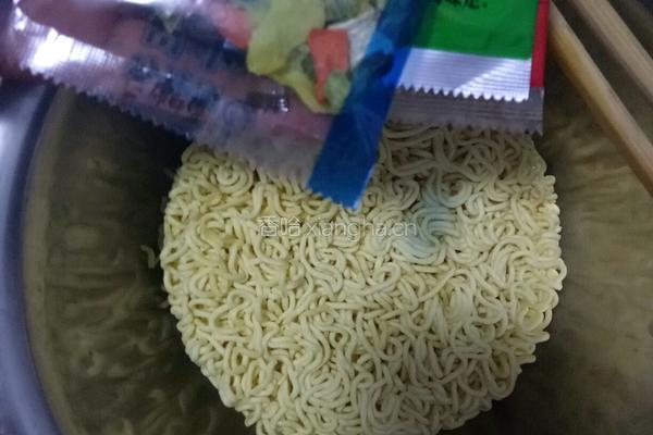 泡面的做法图解3