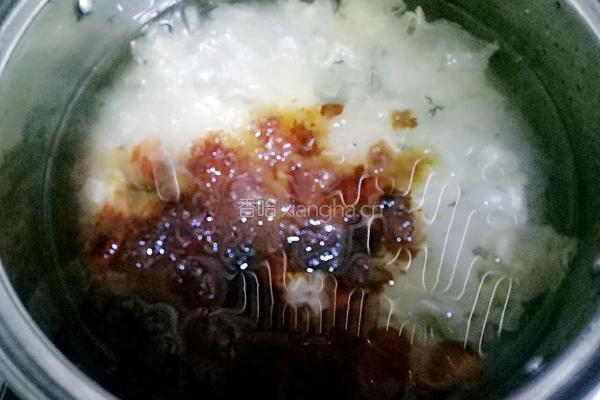 桃胶银耳羹的做法图解2