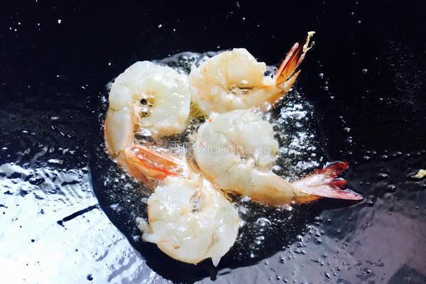 芹香炒河粉的做法图解7