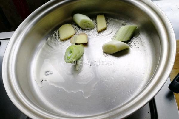 番茄土豆炖牛腩的做法图解2