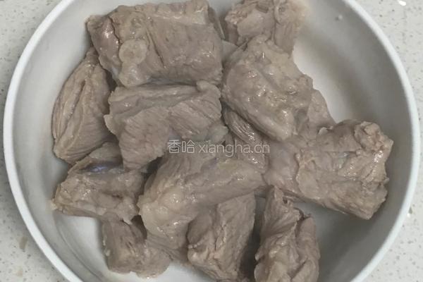 玉米排骨汤的做法图解2