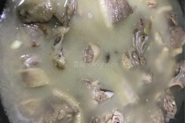 番鸭焖香芋的做法图解5