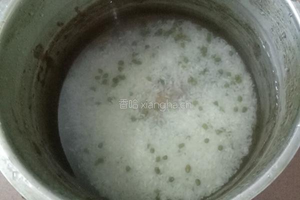 南瓜绿豆粥的做法图解3