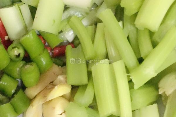 干锅排骨的做法图解1