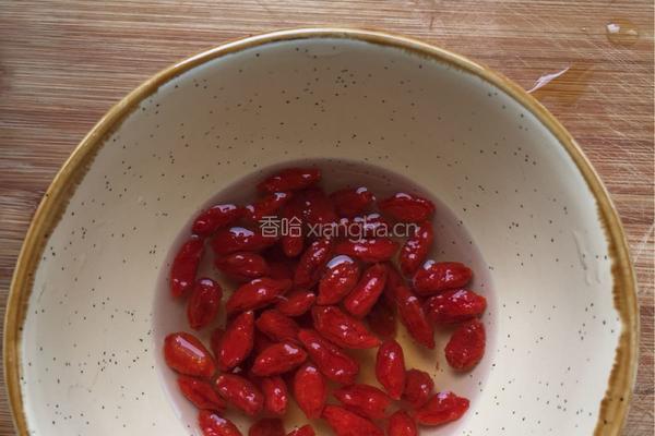 枸杞菠菜的做法图解2