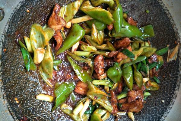 青椒回锅肉的做法图解5