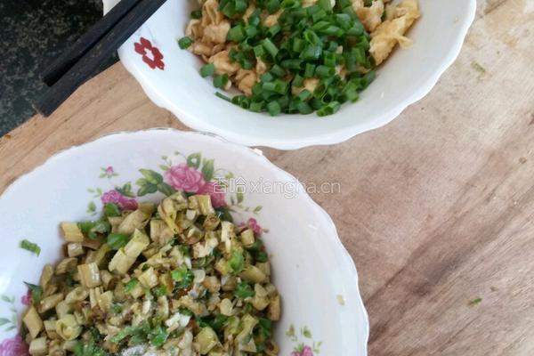 酸豆角炒面的做法图解2