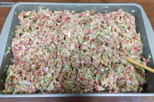 白菜蚬子猪肉馅饺子的做法图解8