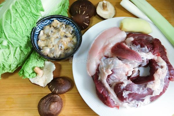 白菜蚬子猪肉馅饺子的做法图解1