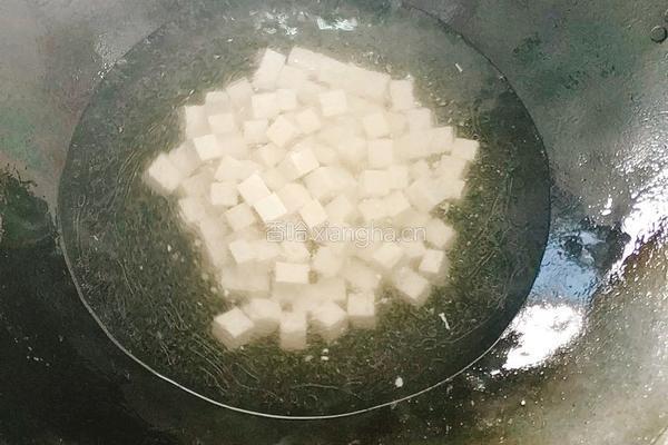 虾皮豆腐炒蛋的做法图解2