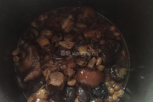 香菇炖猪脚的做法图解3