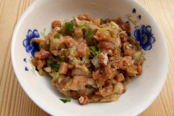 香菜肉饺子的做法图解2