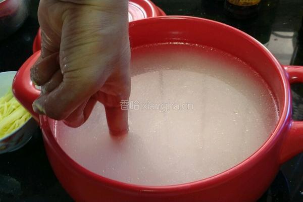 鲜虾白米粥潮汕砂锅粥的做法图解5