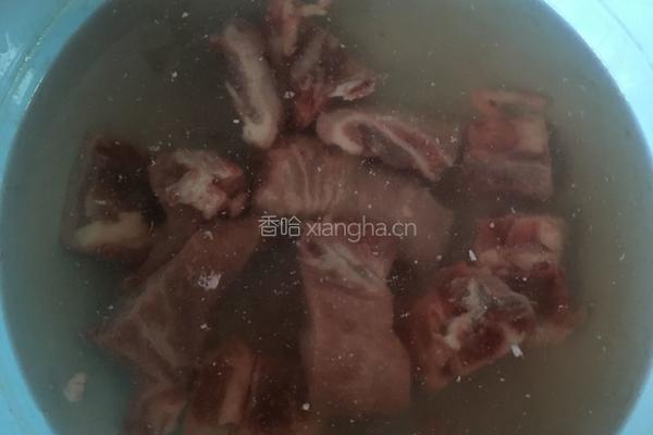 莲藕玉米龙骨汤（电炖锅版）的做法图解1
