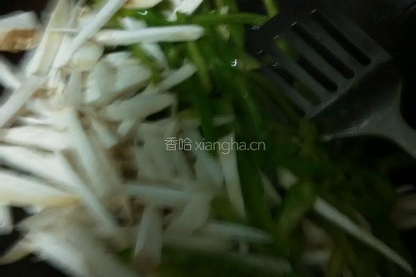 青椒素炒杏鲍菇的做法图解8