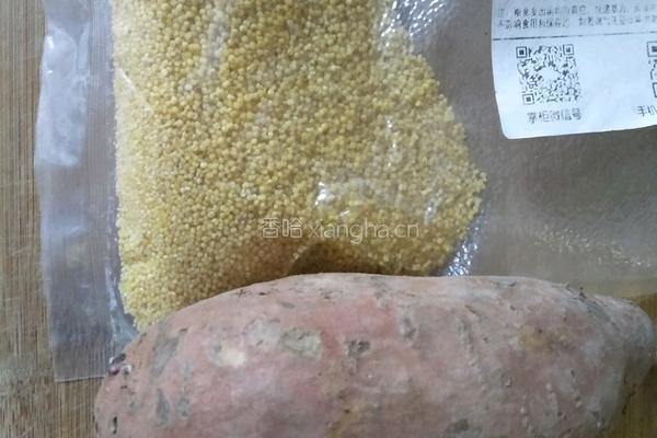红薯小米粥的做法图解1