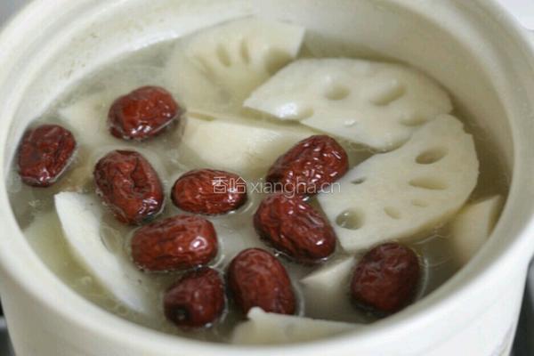 莲藕排骨汤的做法图解6