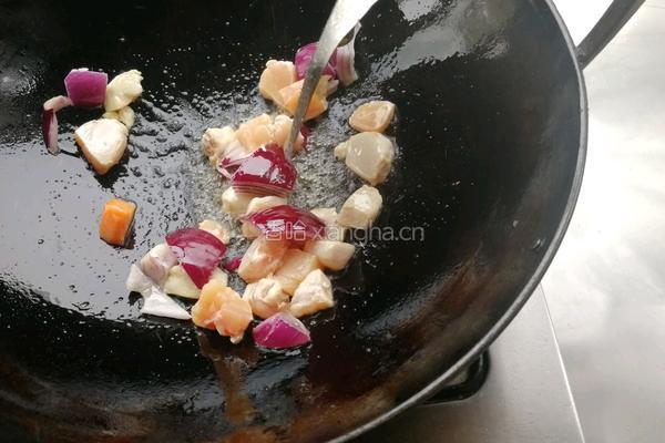 鸡肉土豆咖喱饭的做法图解2