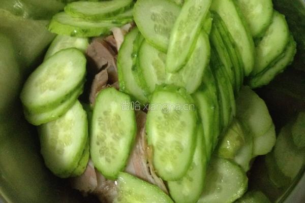 猪头肉拌黄瓜的做法图解1
