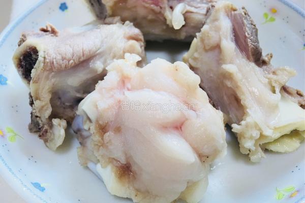 干贝节瓜煲筒骨的做法图解3