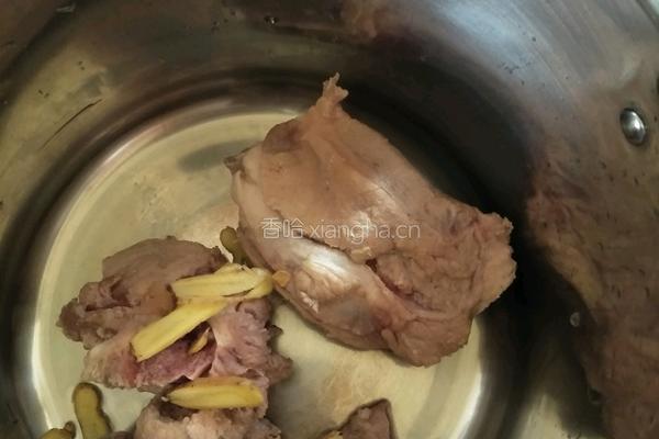 无花果冬瓜筒骨汤的做法图解5