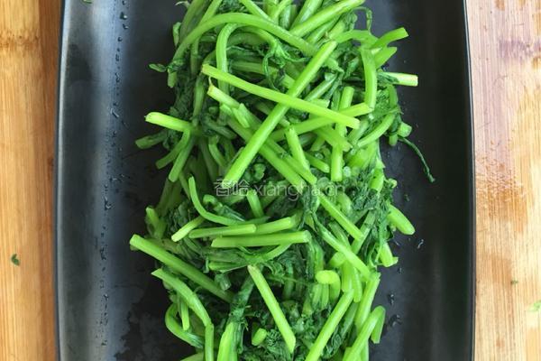 凉拌茼蒿的做法图解2
