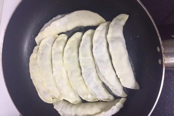 锅贴大煎饺的做法图解4