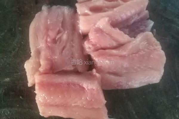 汆鱼丸子的做法图解1