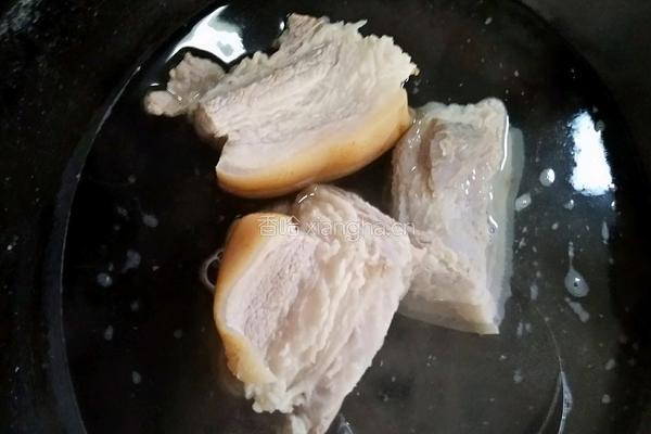 酥片回锅肉的做法图解1