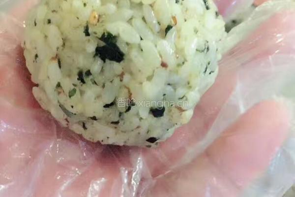 日式大饭团的做法图解2