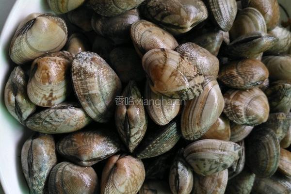 小米辣炒花甲的做法图解1