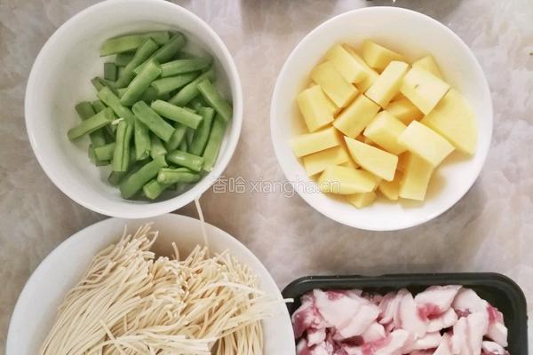 豆角土豆焖面的做法图解1