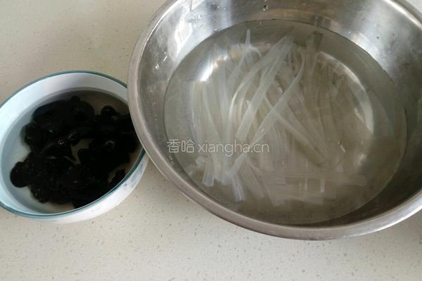 燕鱼豆腐炖粉条的做法图解1
