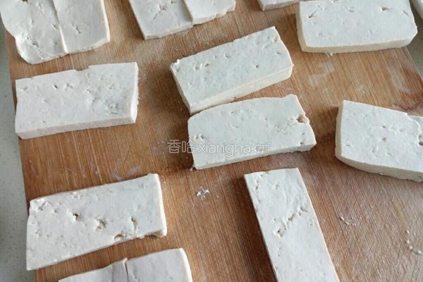 燕鱼豆腐炖粉条的做法图解3