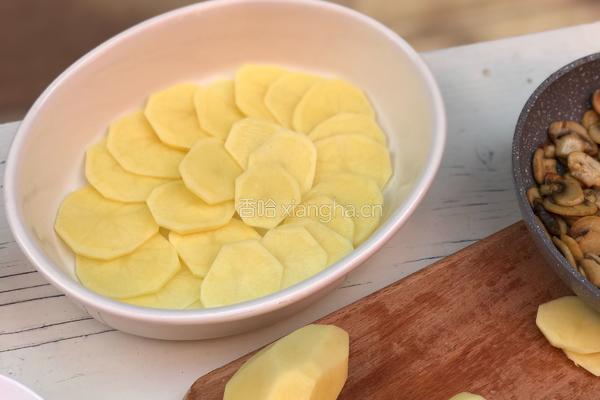 土豆蘑菇派的做法图解8