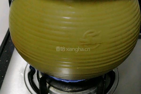 玉米红萝卜猪骨汤的做法图解5