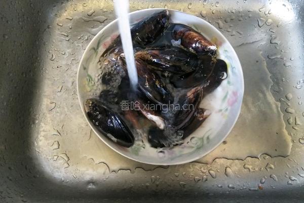 煮青口的做法图解2