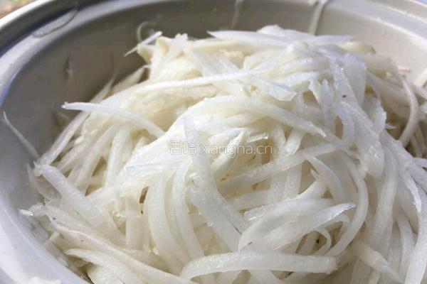 自制泡菜之酸辣萝卜丝的做法图解2