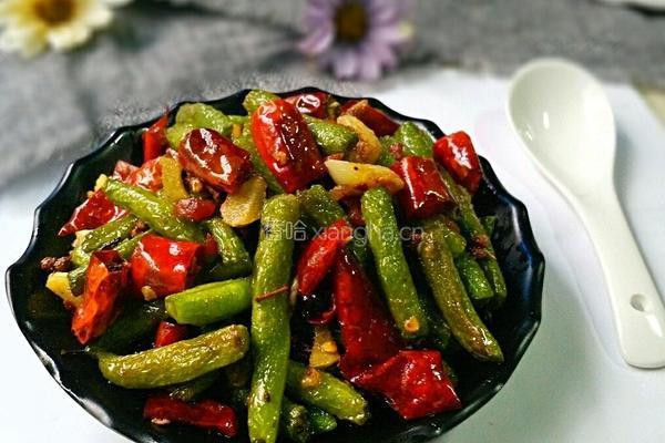 腊肉末煸豆角的做法图解1