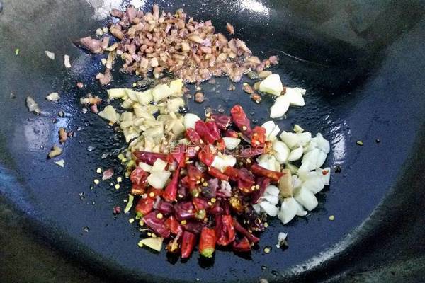 腊肉末煸豆角的做法图解7