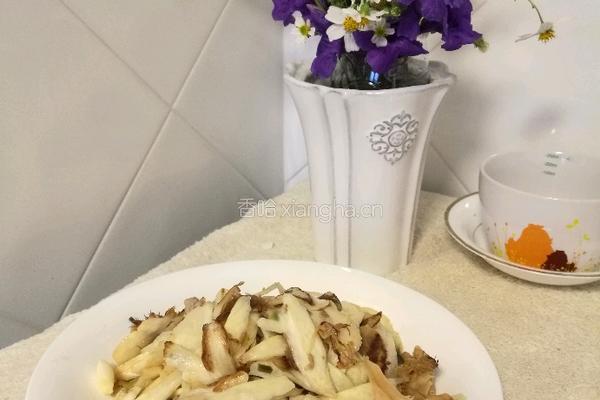 猴头菇炒茭白的做法图解3