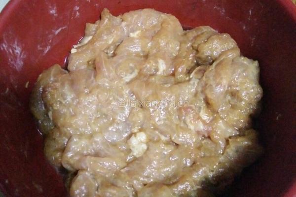 胡萝卜炒肉的做法图解1