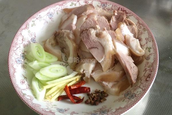 肘子肉炒蒜黄的做法图解3